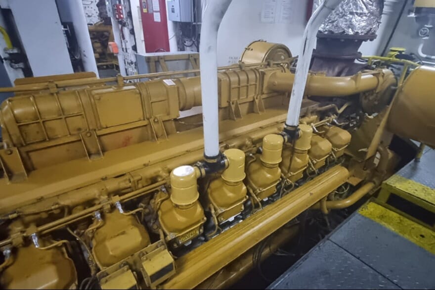2x 3516B HD main engines & 3x 3408 Aux engines_2